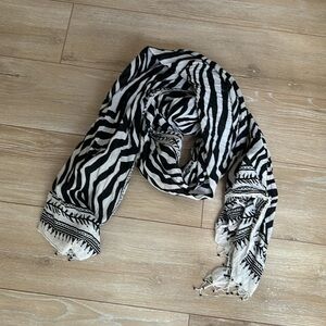 Black & White Zebra Fringe New York Kandiah Scarf